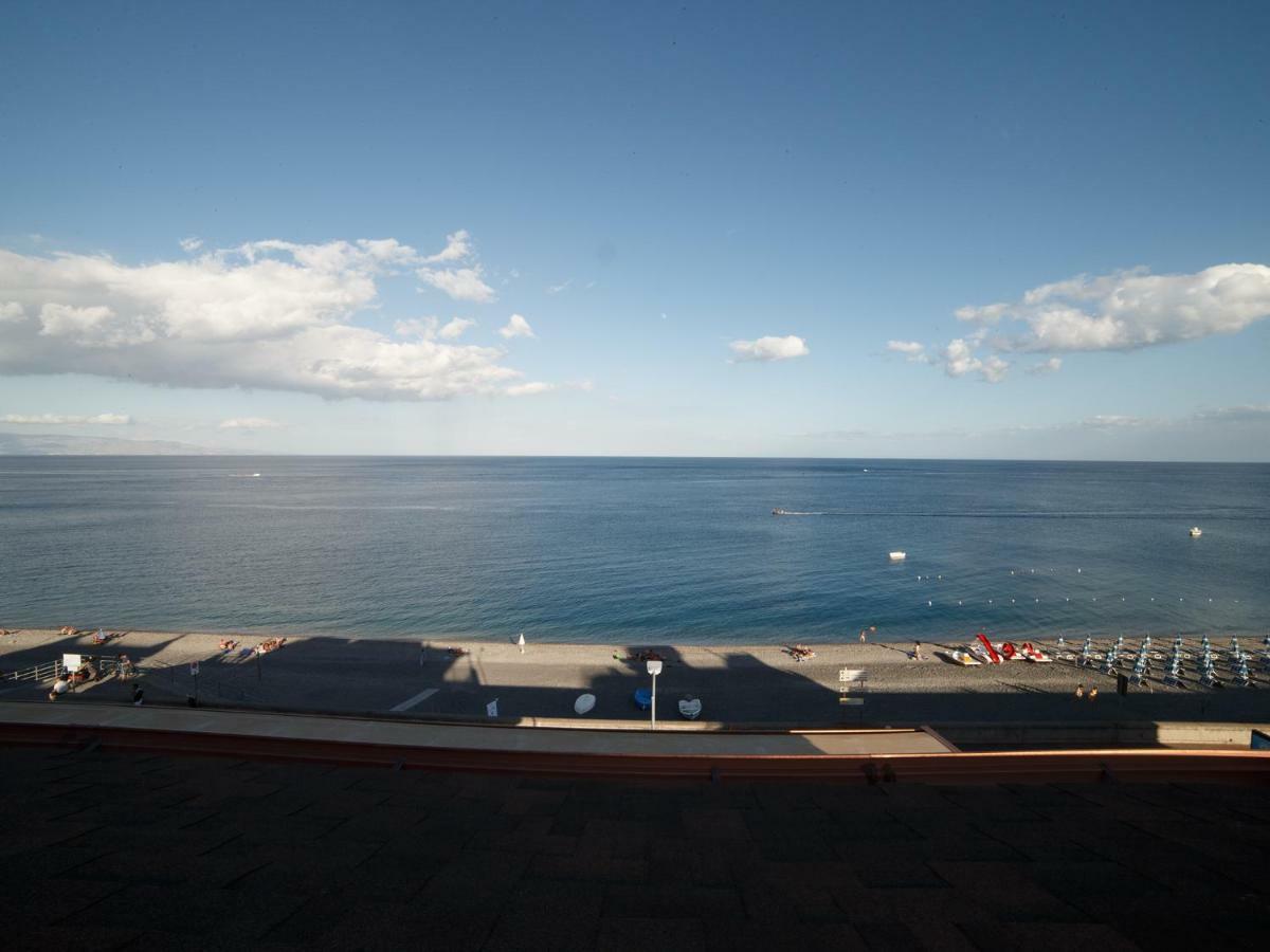 Апартаменты Marina Di Savoca Санта-Тереза-ди-Рива Экстерьер фото