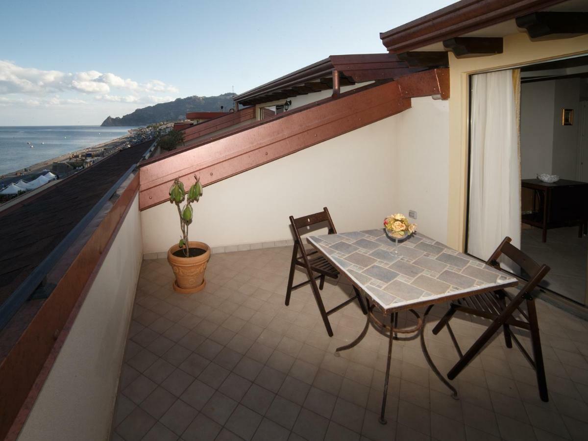 Апартаменты Marina Di Savoca Санта-Тереза-ди-Рива Экстерьер фото